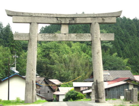 茅部神社と大鳥居